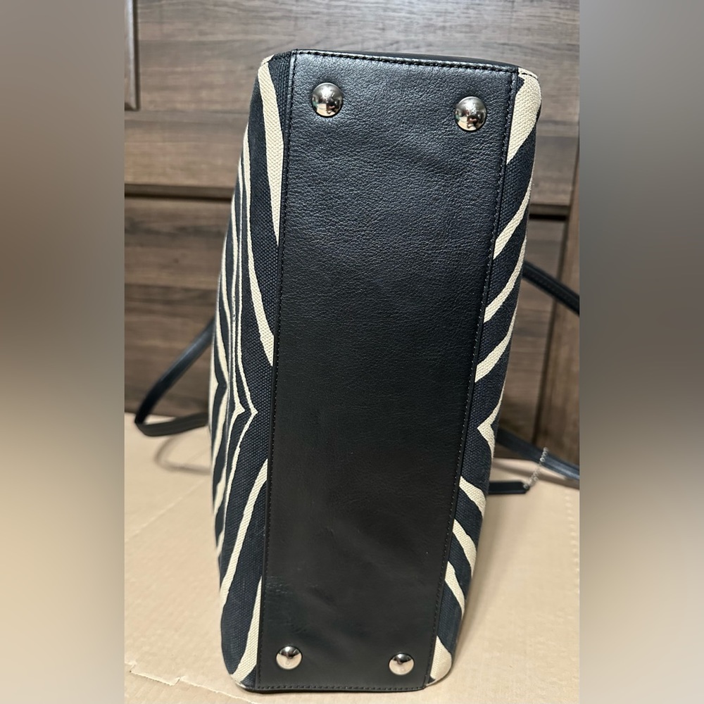 Authentic Coach Purse - Picture 10 of 14